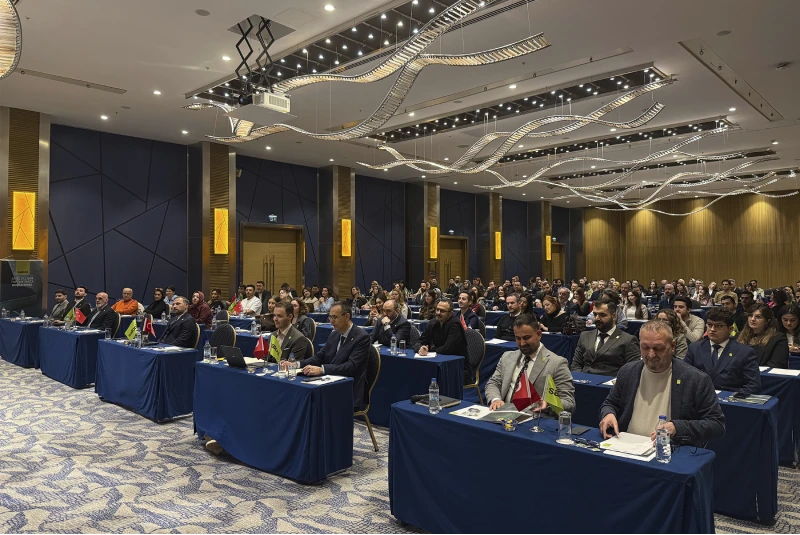 Birlikdə, ortaq bir vizyonla gələcəyə daha güclü şəkildə doğru irəliləyirik.